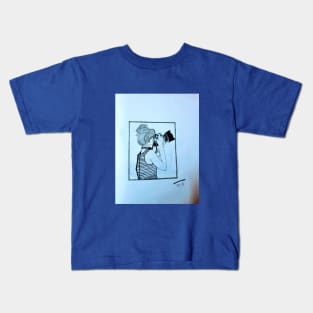 A girl holding Camera Kids T-Shirt